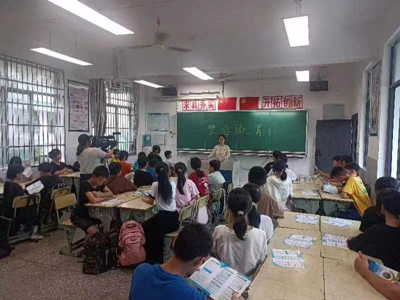 宁乡市道林镇：宣传禁毒知识 畅享健康生活