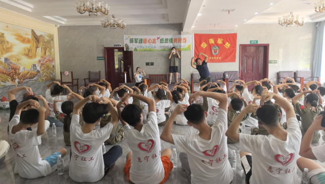寧鄉(xiāng)：“鑄軍魂礪心志 感恩情勇?lián)?dāng)”軍事夏令營(yíng)活動(dòng)舉行