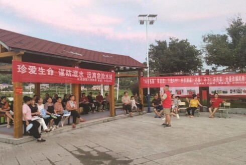 寧鄉(xiāng)市東湖塘鎮(zhèn)：  黨員“三亮三比”行動聚民心 屋場會上服務親