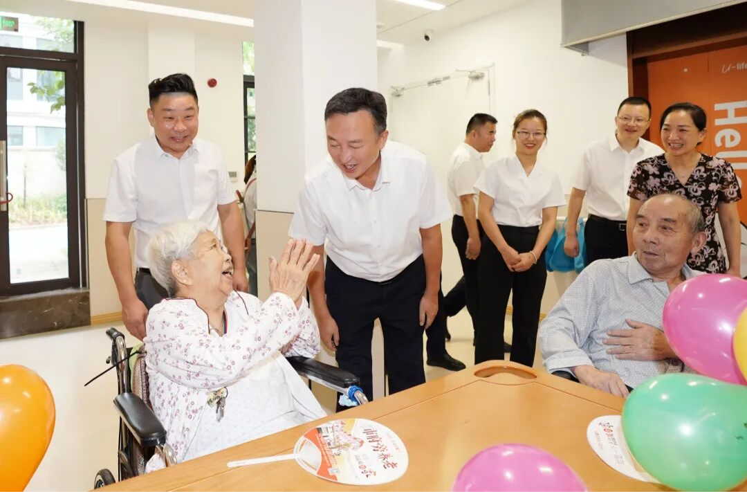 黃滔調研“就近養(yǎng)好老”工作