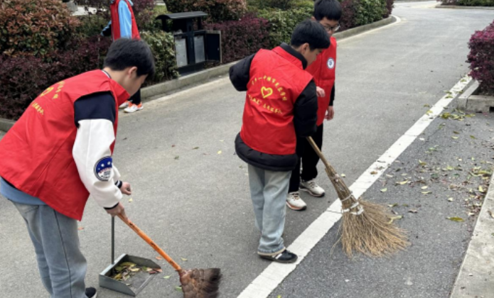 宁乡市横市镇：田埂上的“红马甲”课堂
